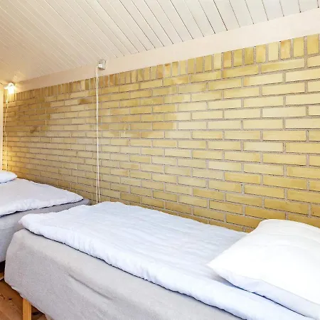 Vakantiehuis Two-bedroom In 2 Askeby