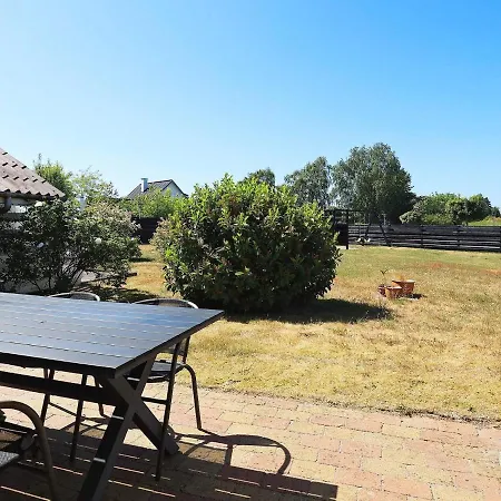 Vakantiehuis Two-bedroom In 2 Askeby